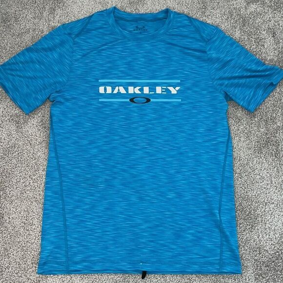 Blue Stretch Oakley Surfer Surfboard Beach Mens Rashie Rashguard T Shirt M - Picture 1 of 5